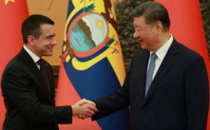El presidente de Ecuador, Daniel Noboa, se reunió con su homólogo de China, Xi Jimping, en la mañana de este 27 de junio de 2025. Según detalló Presidencia a través de un comunicado oficial, el encuentro entre los representantes de Ecuador y China busca fortalecer los lazos de cooperación y comercio entre ambos países.