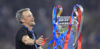 En la primavera de 2023, Luis Enrique tocó fondo. Venía de perder a su hija Xana y de una amarga salida de la selección española tras fracasar en el Mundial de Qatar. Sin club, sin rumbo, parecía quedar al margen del fútbol grande. Hasta que el PSG apostó por él.