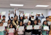 La Reina de Chunchi, Doménica I, encabezó el pasado la ceremonia de clausura del curso gratuito de inglés dirigido a niños y jóvenes de Chunchi, iniciativa que se desarrolló durante todo el mes de mayo, con el propósito de fomentar el aprendizaje del idioma en la comunidad.