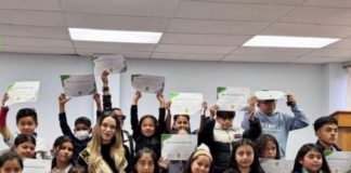 La Reina de Chunchi, Doménica I, encabezó el pasado la ceremonia de clausura del curso gratuito de inglés dirigido a niños y jóvenes de Chunchi, iniciativa que se desarrolló durante todo el mes de mayo, con el propósito de fomentar el aprendizaje del idioma en la comunidad.