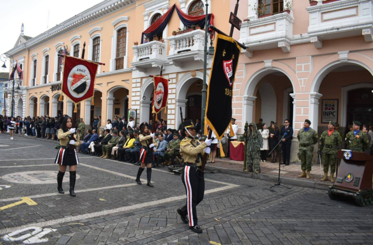 En un acto que combinó civismo, historia y reconocimiento institucional, el Gobierno Autónomo Descentralizado de Riobamba conmemoró el 9 de junio el aniversario de la Revolución Liberal, ocurrida el 5 de junio de 1895, con una ceremonia cívico-militar que contó con amplia participación ciudadana.