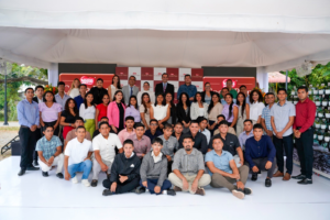Nestlé Ecuador, en alianza con la Escuela Superior Politécnica del Litoral (ESPOL), presentó “Herederos en el Campo”, un programa de formación técnica y liderazgo, dirigido a jóvenes de zonas rurales, como parte del compromiso conjunto de ambas instituciones por transformar el agro en un motor de desarrollo inclusivo y sostenible.