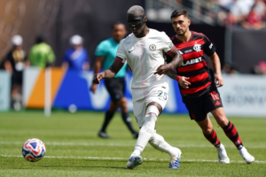 Tras la sorpresiva derrota ante Flamengo en el Mundial de Clubes, el mediocampista ecuatoriano dio la cara, evitó excusas y dejó un mensaje que contrasta con el tono habitual de los Blues. No fue un partido más. Chelsea cayó 3-1 frente a Flamengo en el Mundial de Clubes, dejando en evidencia una preocupante brecha entre sus expectativas y la realidad.