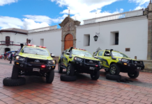 La mañana del 9 de junio en el atrio de la Catedral, el Cuerpo de Bomberos de Riobamba presentó oficialmente su renovada flota vehicular y equipos tecnológicos, una inversión clave que promete revolucionar la atención de emergencias en la provincia.