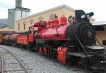 A través del Decreto Ejecutivo N.º 26, el presidente Daniel Noboa resolvió ampliar el plazo para la liquidación de la empresa pública Ferrocarriles del Ecuador hasta el 31 de diciembre de 2025, al tiempo que se avanza en la reactivación de dos tramos turísticos emblemáticos del sistema ferroviario nacional.