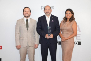 Produbanco, parte del Grupo Promerica, fue galardonado con el premio al mejor banco en experiencia al cliente a nivel nacional, un reconocimiento otorgado por Praxis Human Experience Ecuador en conjunto con Revista Vistazo.