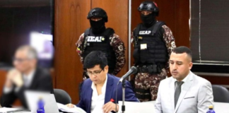 La Fiscalía General del Estado sostiene que el exvicepresidente Jorge Glas y el exsecretario técnico de la Reconstrucción, Carlos Bernal, habrían ocasionado un perjuicio al Estado de 225 millones de dólares, al direccionar recursos públicos hacia proyectos no prioritarios tras el terremoto de 2016.