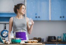 La alimentación no solo influye en la salud física, también tiene una estrecha relación con el bienestar emocional.  Cada vez más investigaciones confirman que existe una conexión directa entre lo que comemos y cómo nos sentimos.