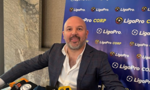 A pocas horas del arranque del partido entre Liga y Barcelona, los hinchas se encontraron con una sorpresa, Zapping, la plataforma que ostenta los derechos de televisión de la LigaPro, cambió de manera unilateral las condiciones de acceso a la transmisión del encuentro.