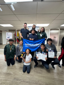 El lunes 26 de mayo, el Club de Robótica de la Unidad Educativa Bilingüe Indoamérica participó en el LIGABOTS LIGAMI Robot Challenge 2025, un evento intercolegial desarrollado en el campus de la Unidad Educativa Liceo Myr Galo Miño (LIGAMI), en Izamba.