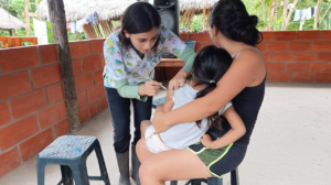 El equipo del Centro de Salud Canelos, perteneciente al Distrito 16D01 del Ministerio de Salud Pública, llevó a cabo una jornada de atención integral en varias comunidades rurales de la parroquia Canelos, en el cantón Pastaza. Durante esta brigada se visitaron las comunidades de Palimbe, Auca Puerto, Sarayaku Puerto, La Cuya y Zazapi, priorizando la vacunación infantil y el levantamiento de fichas familiares.