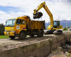 En el sector Siglán de la comunidad Guaslán, se ejecutan importantes labores de mantenimiento en el Sistema de Riego Chambo–Guano–Los Chingazos, una infraestructura clave para el desarrollo agrícola de la zona central andina del país.