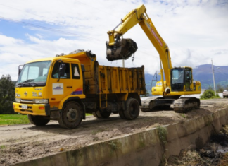 En el sector Siglán de la comunidad Guaslán, se ejecutan importantes labores de mantenimiento en el Sistema de Riego Chambo–Guano–Los Chingazos, una infraestructura clave para el desarrollo agrícola de la zona central andina del país.