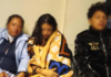 La rápida y coordinada acción entre la Policía Nacional y el ECU 911 permitió la captura en flagrancia de tres personas un hombre y dos mujeres, presuntamente involucradas en el robo violento de un camión en Riobamba. La víctima fue encontrada con heridas visibles y trasladada de urgencia a un hospital para recibir atención médica especializada.