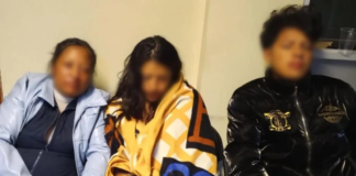 La rápida y coordinada acción entre la Policía Nacional y el ECU 911 permitió la captura en flagrancia de tres personas un hombre y dos mujeres, presuntamente involucradas en el robo violento de un camión en Riobamba. La víctima fue encontrada con heridas visibles y trasladada de urgencia a un hospital para recibir atención médica especializada.