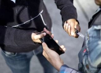 Carlos R. A. fue condenado el 5 de junio, a 40 meses de prisión por su participación en un delito de robo con violencia, ocurrido en el centro de Riobamba el pasado 8 de enero de 2025. El procesado, quien aceptó los cargos en su contra, optó por acogerse al procedimiento abreviado, lo que permitió una reducción de la pena estipulada para este tipo de delito.