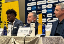 Isaac Álvarez, presidente albo, presentó al brasileño Tiago Nunes como nuevo director técnico, este 12 de junio. “La hinchada espera un equipo protagonista”, advirtió el directivo; “vengo a dejar huella”, replicó el entrenador de 45 años, consciente de que su contrato no se firmó para sostener lo hecho, sino para elevar el listón de un bicampeón, que sueña con el primer tricampeonato de su historia.