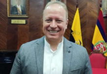 Con 9 votos a favor de un total de 11 concejales, el Concejo Municipal de Loja resolvió este jueves remover de su cargo al alcalde Franco Quezada Montesinos, en una decisión tomada tras un mes de proceso administrativo basado en presuntos incumplimientos legales establecidos en el Código Orgánico de Organización Territorial, Autonomía y Descentralización (COOTAD).
