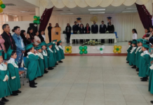 Un ambiente de alegría y emoción se vivió en el salón múltiple de la Unidad Educativa Guano, donde este viernes 27 de junio se llevó a cabo la ceremonia de graduación de 24 niños y niñas que culminaron su etapa en Educación Inicial II.