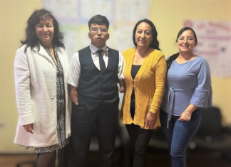 En la ciudad de Riobamba, provincia de Chimborazo, una historia inspiradora florece dentro de la Unidad Educativa Isabel de Godín. Se trata de Israel Almeida, estudiante del tercer año de Bachillerato Técnico FIP en Informática, cuya vida es un claro testimonio de que las barreras físicas no son impedimento cuando la voluntad y la determinación están presentes.