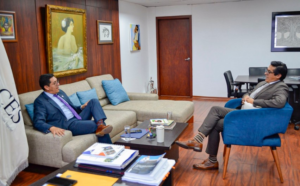En una gestión orientada al fortalecimiento institucional y la mejora de la calidad educativa, el rector de la Universidad Nacional de Chimborazo (Unach), Nicolay Samaniego, mantuvo una reunión de trabajo con el presidente del Consejo de Educación Superior (CES), Pablo Beltrán, este 5 de junio del 2025.