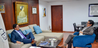 En una gestión orientada al fortalecimiento institucional y la mejora de la calidad educativa, el rector de la Universidad Nacional de Chimborazo (Unach), Nicolay Samaniego, mantuvo una reunión de trabajo con el presidente del Consejo de Educación Superior (CES), Pablo Beltrán, este 5 de junio del 2025.