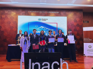 La Universidad Nacional de Chimborazo (UNACH) llevó a cabo la clausura oficial de la segunda edición del Modelo de Naciones Unidas UNACHMUN, una destacada simulación del sistema de la ONU que reunió a jóvenes universitarios de todo el país con el objetivo de fomentar el análisis crítico, la diplomacia y el debate sobre los grandes retos de la comunidad internacional.