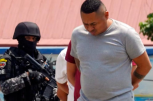 Este 20 de junio se conoció la fuga de Rolando Federico Gómez Quinde, alias “Fede”, de la Penitenciaría del Litoral, donde se encontraba recluido desde inicios de año. El hecho generó una inmediata reacción del presidente Daniel Noboa, quien lo calificó como “traición” y anunció medidas contundentes contra los responsables.