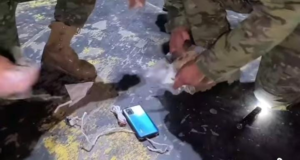Durante la semana del 9 al 13 de junio, el Ejército Ecuatoriano ejecutó dos operativos sorpresa en el Centro de Privación de Libertad No. 1 de Cotopaxi, logrando decomisar una considerable cantidad de objetos prohibidos que amenazan la seguridad y el orden dentro del penal.