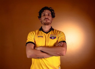 En el marco de los 100 años de historia de Barcelona Sporting Club, el Ídolo del Astillero continúa desplegando una agenda conmemorativa que apunta al corazón de sus hinchas. El club guayaquileño presentó oficialmente una nueva camiseta con diseño retro, inspirada en uno de los uniformes más recordados por la afición: el modelo de 1992.