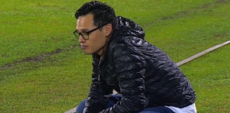 Independiente Juniors, filial del Independiente del Valle, se quedó sin director técnico tras la abrupta salida de Joe Armas. La noticia fue confirmada este viernes mediante un escueto comunicado oficial, en el que se anunció que la relación entre el estratega de 29 años y la institución llegó a su fin por “mutuo acuerdo”.
