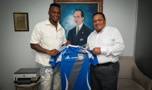 El Bombillo sigue activo en el mercado de pases y suma a José Angulo para reforzar el ataque. Aunque su llegada despierta ilusión por su pasado goleador, su presente es de inactividad y lesiones.