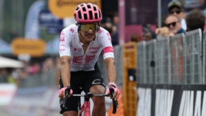 Richard Carapaz no estará en el Tour de Francia 2025. La noticia fue confirmada por su equipo, el EF Education-EasyPost. Se trata de un problema de salud que sorprendió al equipo y al propio ciclista en plena fase de preparación.