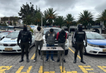 Tres hombres fueron aprehendidos la madrugada del 8 de junio por su presunta participación en el secuestro de un conductor y el robo de su vehículo en la provincia de Tungurahua. El hecho se registró alrededor de las 02H45, cuando el ECU 911 alertó sobre un automotor robado en Latacunga que se dirigía hacia Ambato por la vía E35.