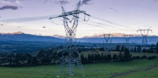El Gobierno de Daniel Noboa continúa con su plan de sinceramiento económico y eliminación de subsidios generalizados que afectan la sostenibilidad fiscal y la prestación de servicios esenciales. Esta vez, el ajuste llega al sistema eléctrico, con un nuevo esquema tarifario para los grandes consumidores del servicio.