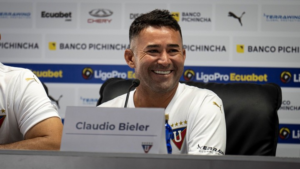 Han pasado 17 años desde aquella gesta inolvidable que instaló a Liga Deportiva Universitaria de Quito en el olimpo del fútbol sudamericano. La noche del 2 de julio de 2008, el estadio Maracaná presenció la coronación de un equipo ecuatoriano como campeón de la Copa Libertadores por primera vez en la historia.