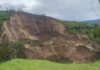 Las intensas lluvias registradas durante la madrugada del pasado 21 de mayo provocaron un deslizamiento de tierra en el sector de Puculpala, parroquia Quimiag, en el cantón Riobamba, provincia de Chimborazo. El evento ocasionó el represamiento de agua en la quebrada Pucuhuayco, ubicada entre las comunidades de Balcashi y Puculpala.