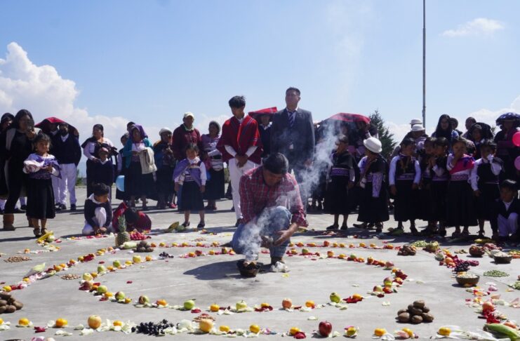 La Municipalidad de Ambato, en coordinación con instituciones académicas, pueblos indígenas y colectivos culturales, presenta la Agenda de Actividades del Inti Raymi 2025, una programación que busca rescatar, visibilizar y fortalecer las prácticas culturales ancestrales de los pueblos andinos del cantón.