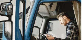 La tecnología ha evolucionado no solo para desarrollar vehículos cada vez más inteligentes, sino también para ofrecer sistemas sofisticados que ayudan a los conductores a mejorar su seguridad y su trabajo en las carreteras.