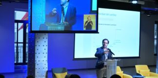 Tras un estudio profundo sobre el estado de la IA en la región OEI y Fundación Telefónica con su programa ProFuturo alertan sobre el impacto de la inteligencia artificial en la educación de Iberoamérica, así como sus efectos en ámbitos como el liderazgo escolar y la innovación educativa.