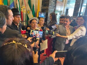 En el ejercicio del rol fiscalizador, los asambleístas Mariana Yumbay y Alex Toapanta mantuvieron un diálogo con los medios de comunicación, donde informaron las acciones a realizar en el marco de sus competencias como legisladores electos por el pueblo ecuatoriano.