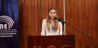 La mañana del viernes 20 de junio de 2025, la Delegación Provincial Electoral de Chimborazo llevó a cabo el acto de Rendición de Cuentas correspondiente al ejercicio fiscal 2024. El evento se realizó en un ambiente solemne y contó con la presencia de autoridades provinciales, representantes de organizaciones políticas, medios de comunicación, docentes, estudiantes de unidades educativas y ciudadanía en general.