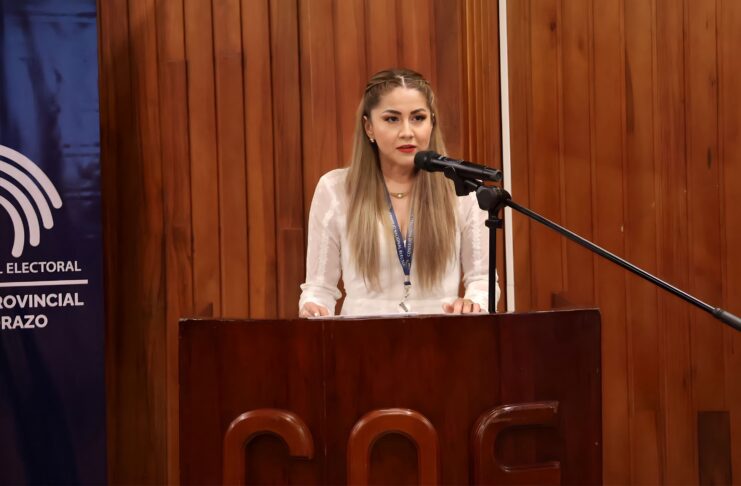 La mañana del viernes 20 de junio de 2025, la Delegación Provincial Electoral de Chimborazo llevó a cabo el acto de Rendición de Cuentas correspondiente al ejercicio fiscal 2024. El evento se realizó en un ambiente solemne y contó con la presencia de autoridades provinciales, representantes de organizaciones políticas, medios de comunicación, docentes, estudiantes de unidades educativas y ciudadanía en general.