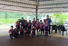 Con mucha alegría y emoción, los niños y niñas que forman parte de la escuela de entrenamiento de futbol, recibieron nuevos uniformes deportivos donado a título personal por el gerente de la Empresa Pública de Turismo de Bolívar Víctor Hugo García Gallegos.