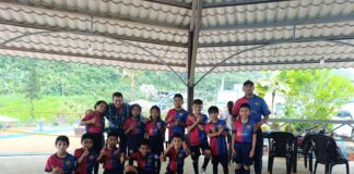 Con mucha alegría y emoción, los niños y niñas que forman parte de la escuela de entrenamiento de futbol, recibieron nuevos uniformes deportivos donado a título personal por el gerente de la Empresa Pública de Turismo de Bolívar Víctor Hugo García Gallegos.