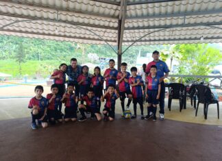 Con mucha alegría y emoción, los niños y niñas que forman parte de la escuela de entrenamiento de futbol, recibieron nuevos uniformes deportivos donado a título personal por el gerente de la Empresa Pública de Turismo de Bolívar Víctor Hugo García Gallegos.