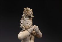 La Cultura Valdivia (3800-1500 a.C.) fue la primera sociedad de agricultores sedentarios y ceramistas en Ecuador. A lo largo de dos mil años su cerámica experimentó diversas transformaciones en formas y decoraciones. Por ello, los objetos cerámicos presentan una gran variedad de diseños. En este contexto, la investigadora de la Universidad Técnica Particular de Loja - UTPL, Ruth Simaluiza Masabanda, analiza la iconografía presente en piezas como los sellos.
