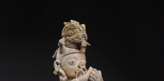 La Cultura Valdivia (3800-1500 a.C.) fue la primera sociedad de agricultores sedentarios y ceramistas en Ecuador. A lo largo de dos mil años su cerámica experimentó diversas transformaciones en formas y decoraciones. Por ello, los objetos cerámicos presentan una gran variedad de diseños. En este contexto, la investigadora de la Universidad Técnica Particular de Loja - UTPL, Ruth Simaluiza Masabanda, analiza la iconografía presente en piezas como los sellos.
