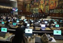 La Asamblea Nacional de Ecuador aprobó este 24 de junio de 2025 la Ley Orgánica de Integridad Pública, una normativa que introduce reformas a más de 20 leyes vigentes y que, entre sus puntos más controvertidos, incluye el aumento de penas para adolescentes involucrados en delitos graves vinculados al crimen organizado.
