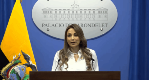 En una jornada de importantes anuncios, la nueva vocera del Gobierno de Ecuador, Carolina Jaramillo Garcés, dio a conocer este lunes cinco medidas clave adoptadas por la administración del presidente Daniel Noboa. Entre las decisiones destacan la eliminación de un millonario subsidio al sector atunero industrial y la implementación de una tasa de fiscalización para las actividades mineras.